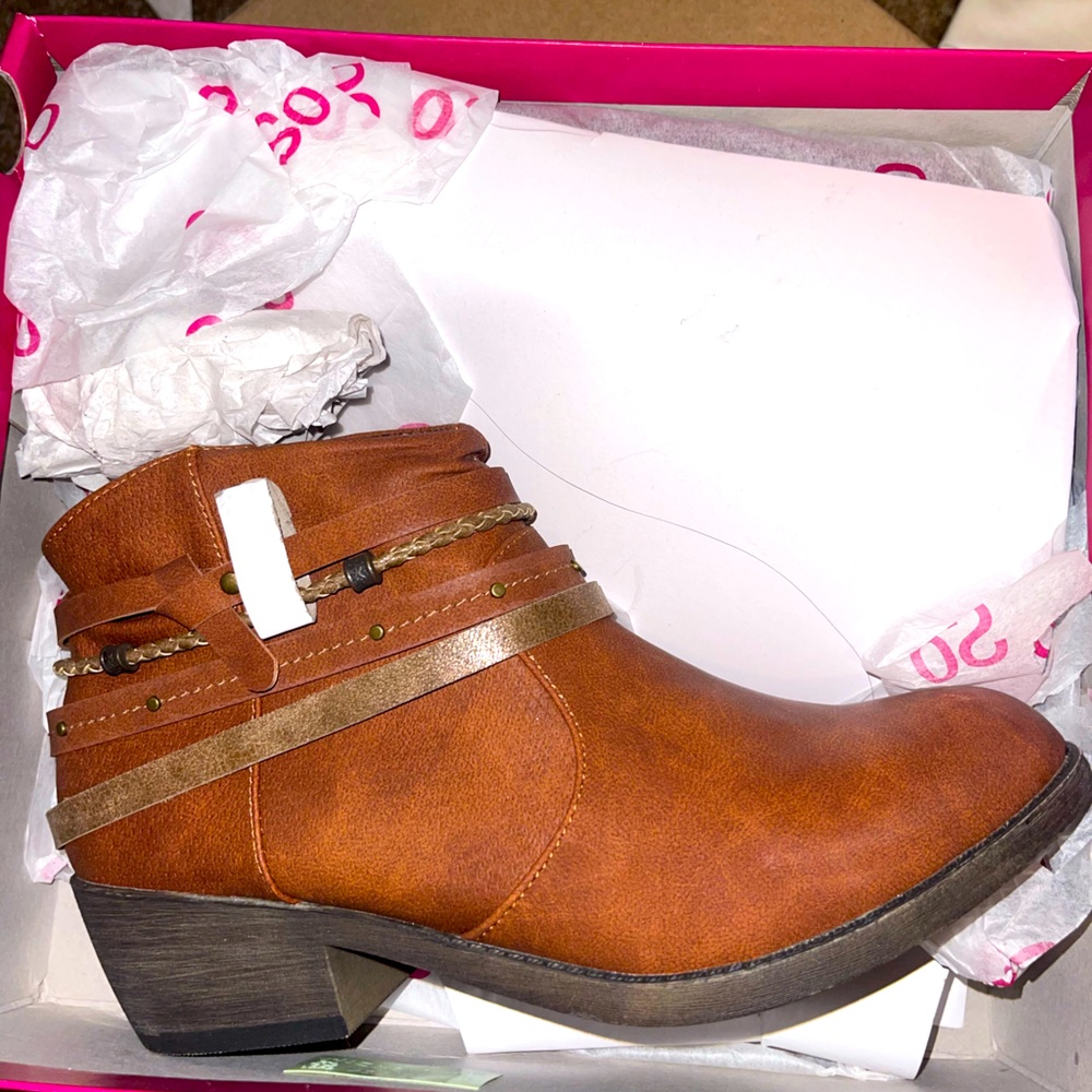 Brand new woman’s boots